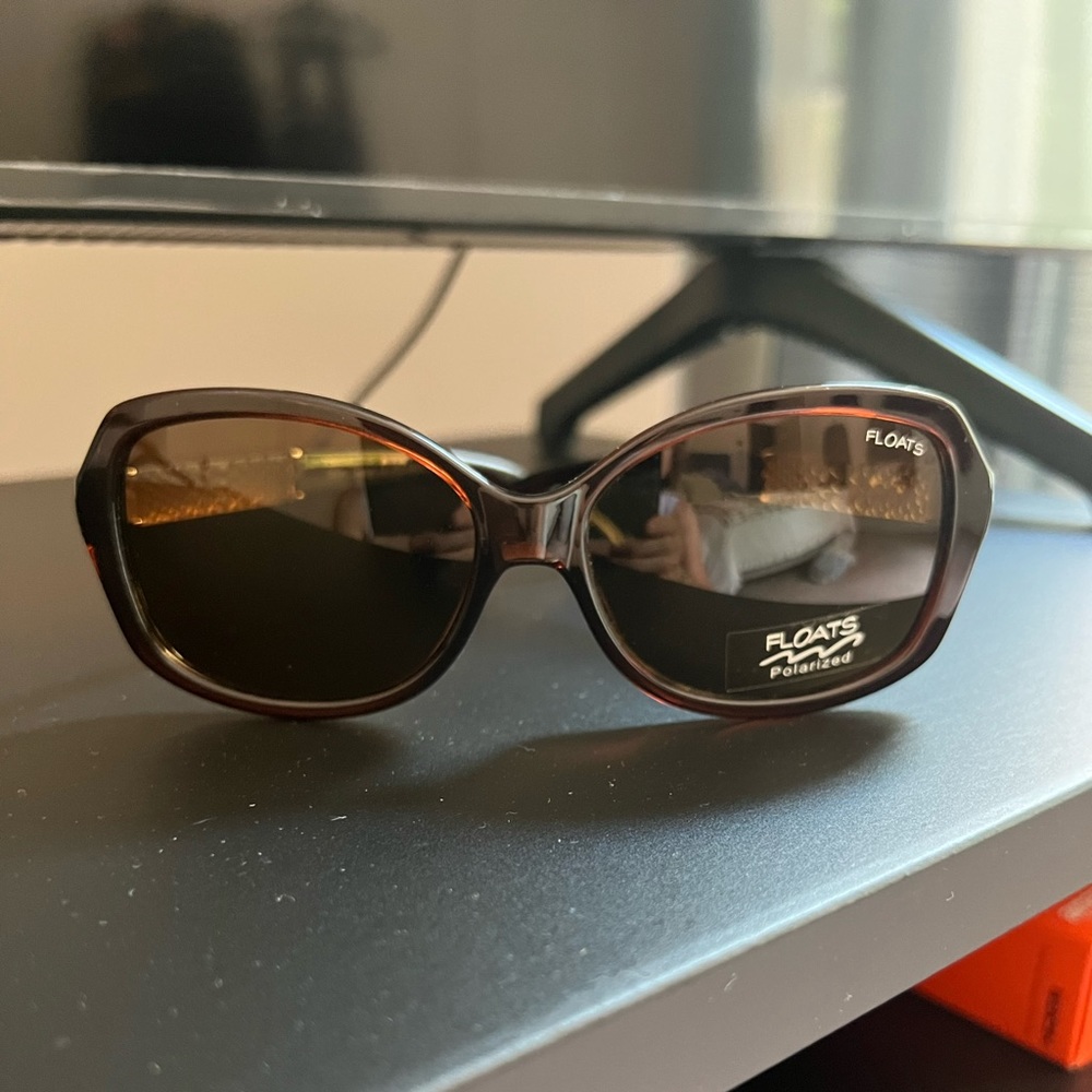 NWOT Floats Polarized italian style sunglasses